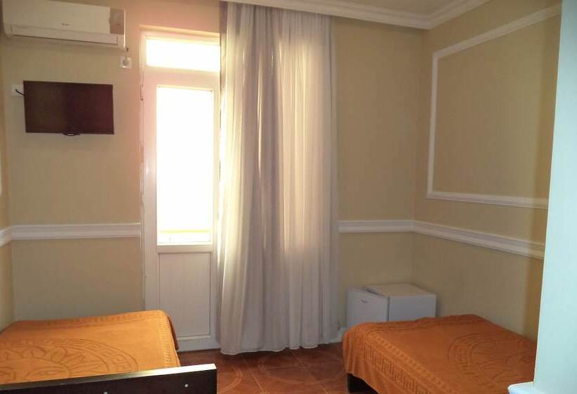 اتاق استاندارد چهار تخته, Live Inn Ureki
