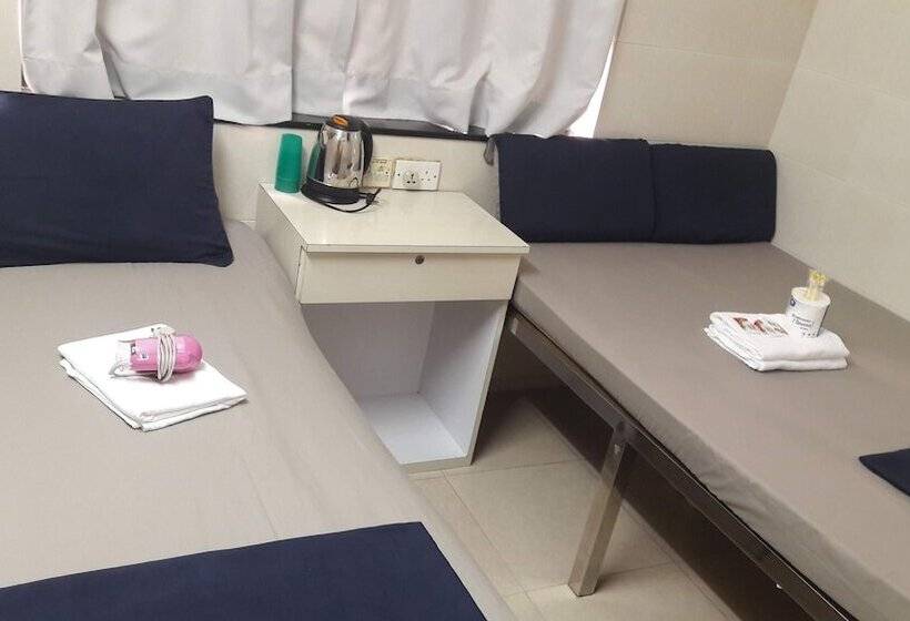 اتاق خانوادگی, Unique Hostel
