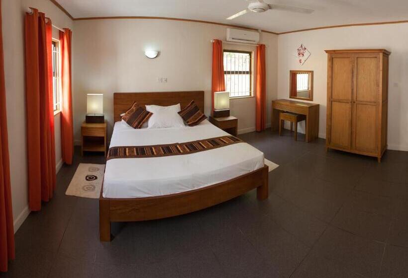 کلبه ییلاقی, Anse Soleil Beachcomber Hotel And Self Catering