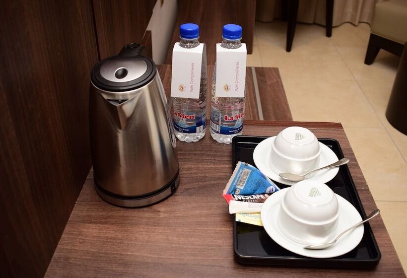 سوییت لوکس, Monty Suites & Golf