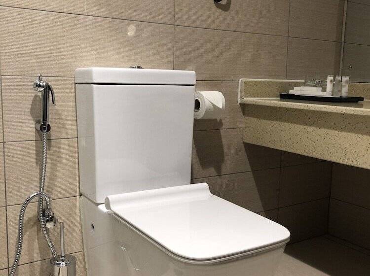 سوییت اجرایی, Monty Suites & Golf
