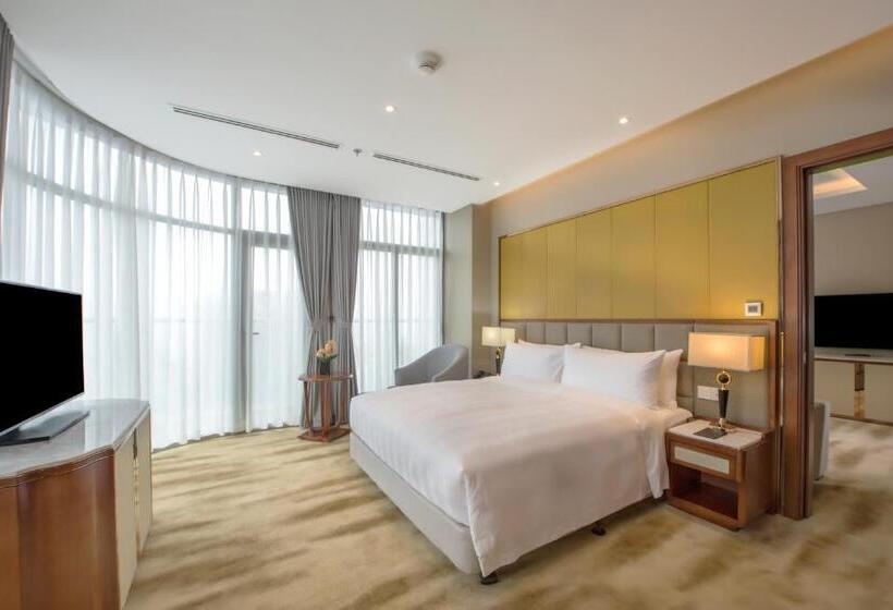Deluxe Suite King Bed, Wyndham Garden Hanoi