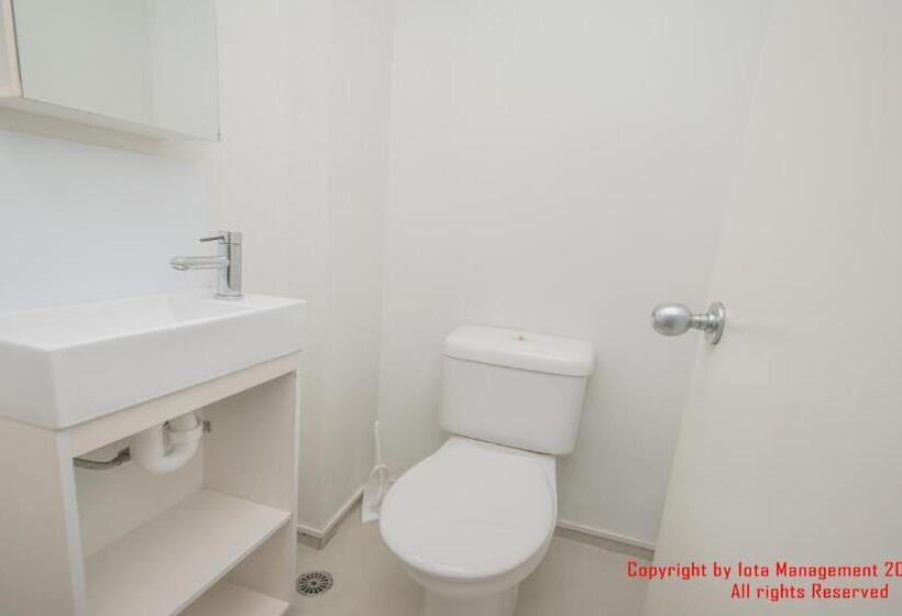 标准工作室, Columbia Apartments