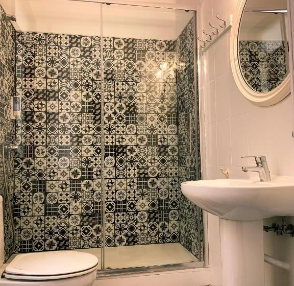 Номер Стандарт Трехместный, Hostal Portugal