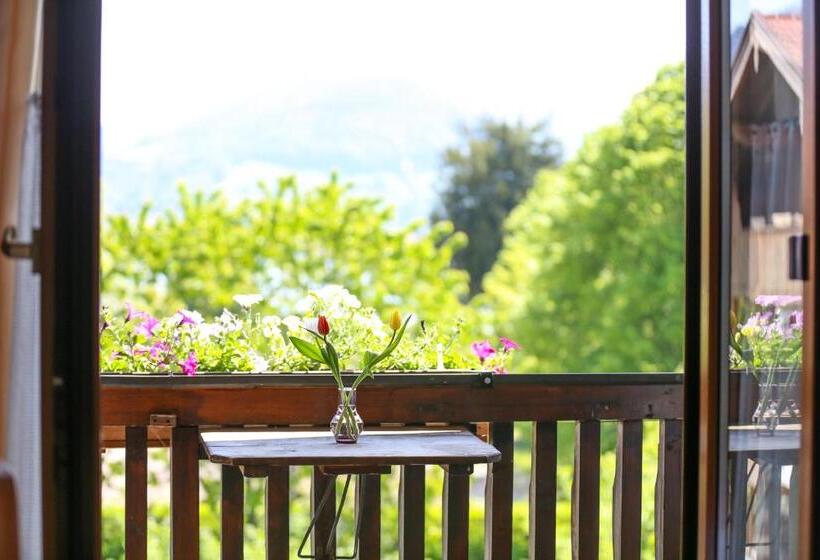 חדר סטנדרט לשלושה עם מרפסת, Pension Bergsee