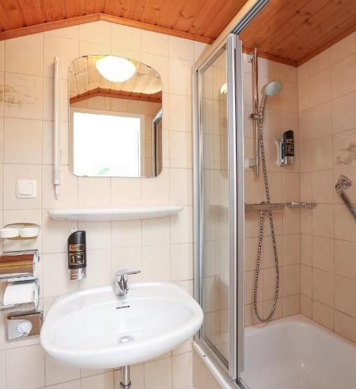 חדר סטנדרט לשלושה עם מרפסת, Pension Bergsee