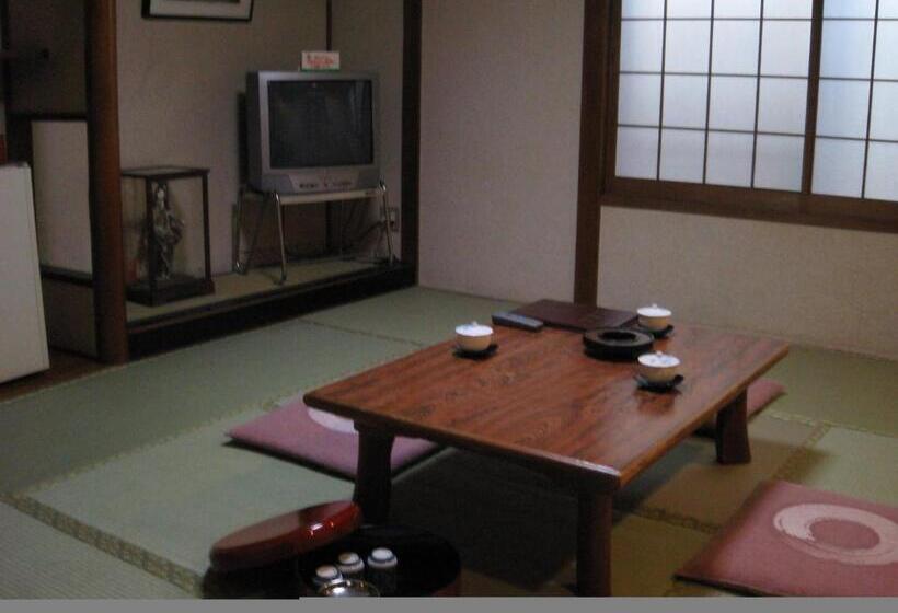Pokój Trzyosobowy Standard Wspólna Łazienka, Nihonkan