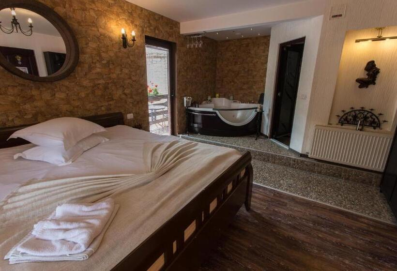 Дом 4 Спальни, Pension Casa Wenge