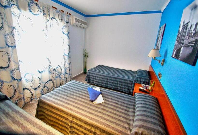 Номер Стандарт Трехместный, Hostal Apolo Trece