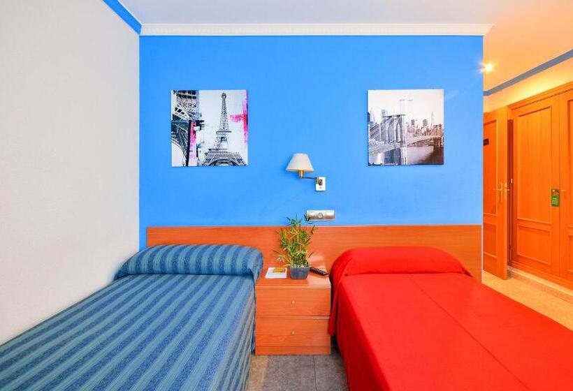 Номер Стандарт Трехместный, Hostal Apolo Trece