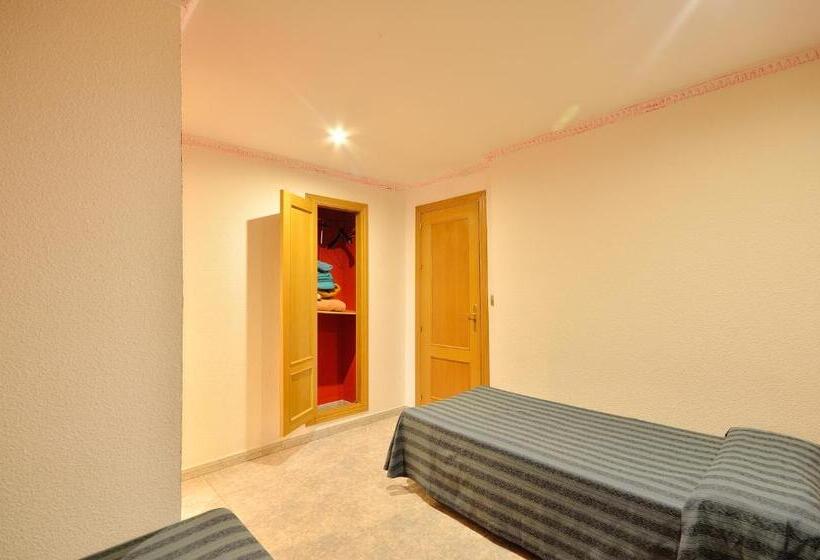 חדר סטנדרט לארבעה, Hostal Apolo Trece