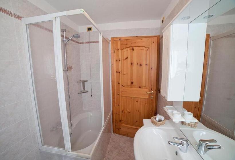 آپارتمان 1 خوابه با بالکن, Chalet Bucaneve
