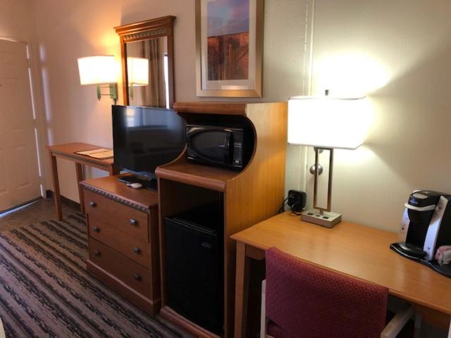 스위트, Navajoland Inn