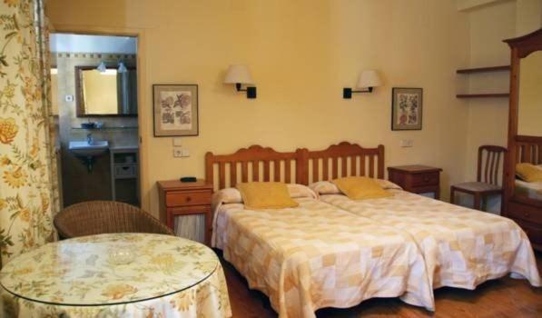 Номер Стандарт Трехместный, Hostal Casa Sario