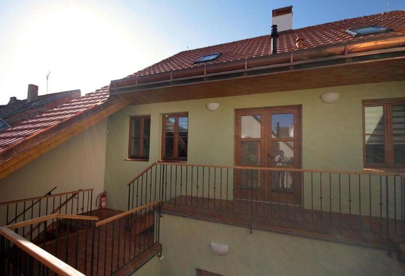 复式房间, Bílý Jednorožec