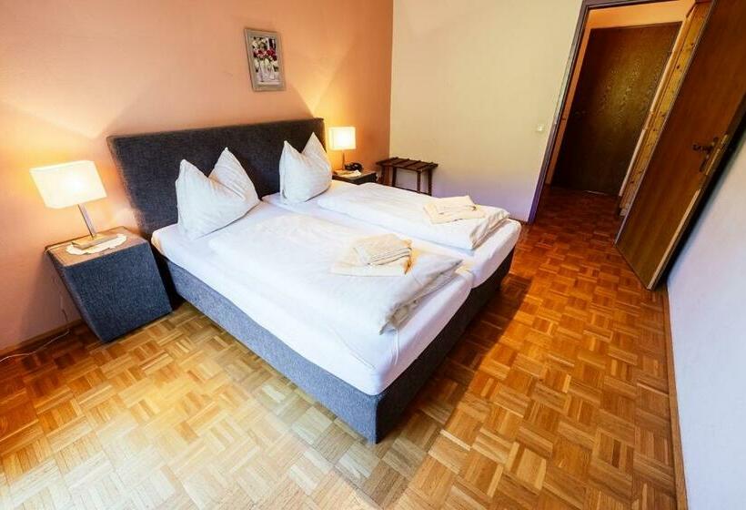 Номер Стандарт, Landgasthof Zum Hammerschmied
