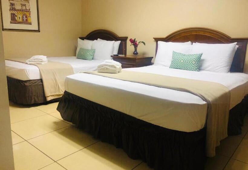 带2个双人床的标准工作室, Arecibo Inn