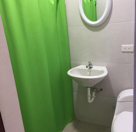 اتاق لوکس, Hostal La Merced