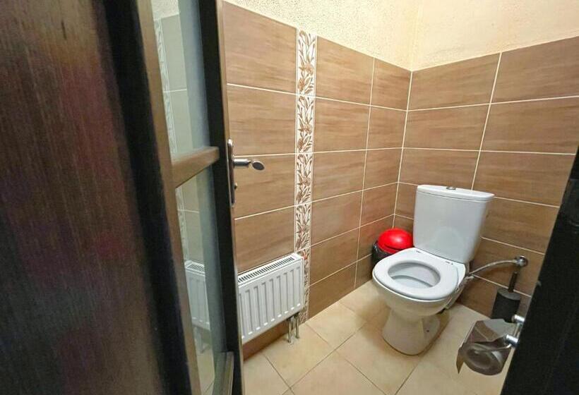 غرفة قياسية ثلاثية, Guest House Lviv