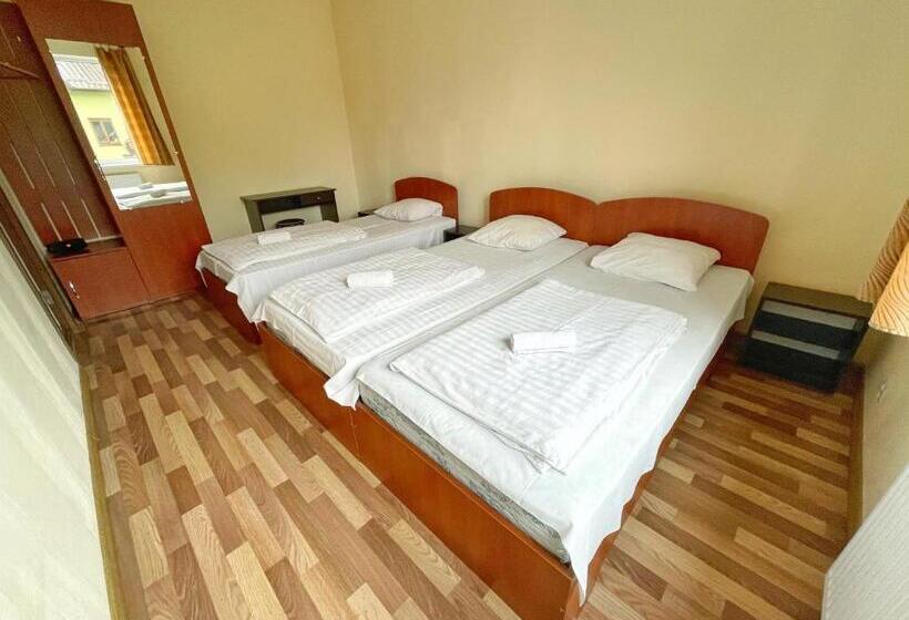 غرفة قياسية ثلاثية, Guest House Lviv