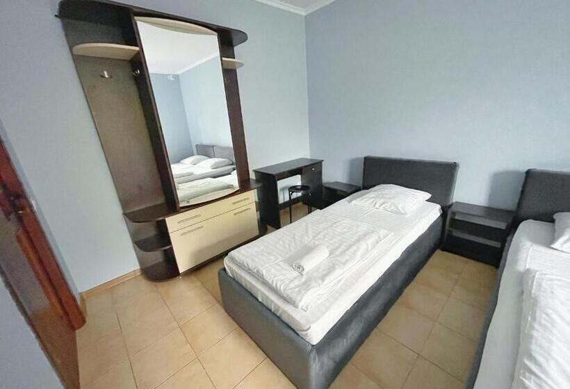 غرفة قياسية ثلاثية, Guest House Lviv
