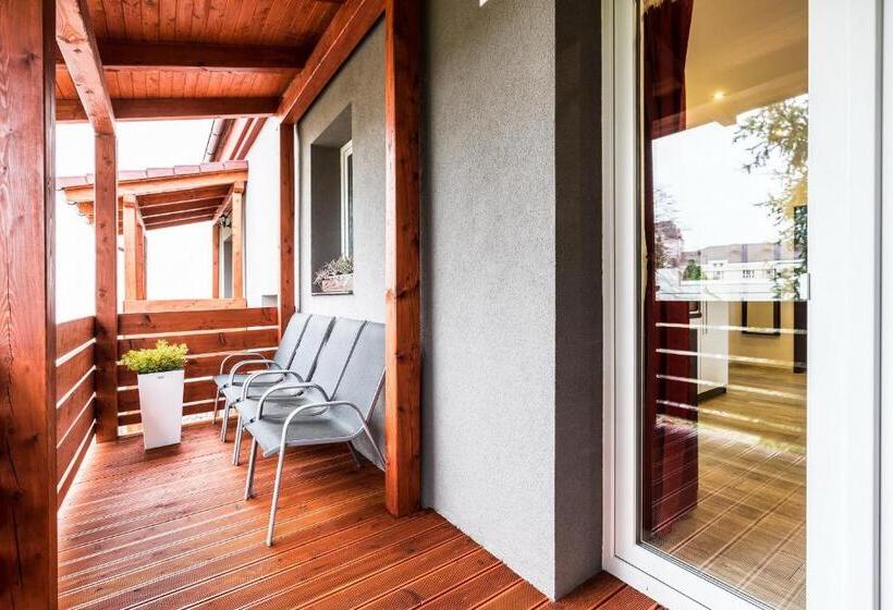 Люкс Дюплекс, Apartments Benešova 6