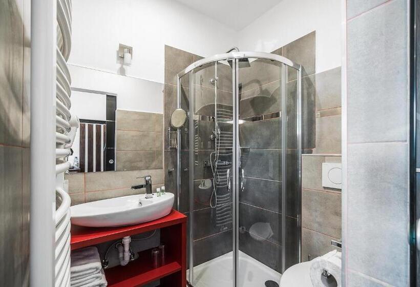 Трехместный Номер Стандарт с Балконом, Apartments Benešova 6