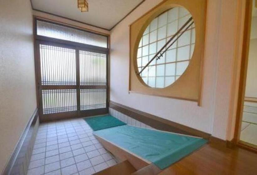 Трехместный Номер Базовый, Wholeearth Ryokan Hiroshima