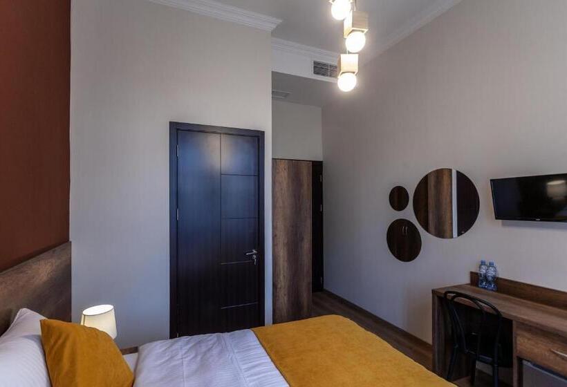 اتاق استاندارد با تخت بزرگ, Avenue 106