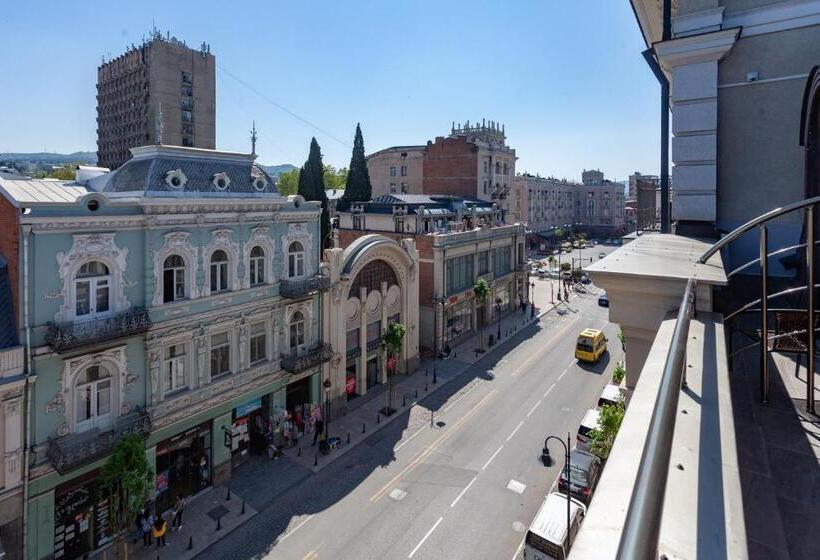 اتاق استاندارد با تخت بزرگ, Avenue 106