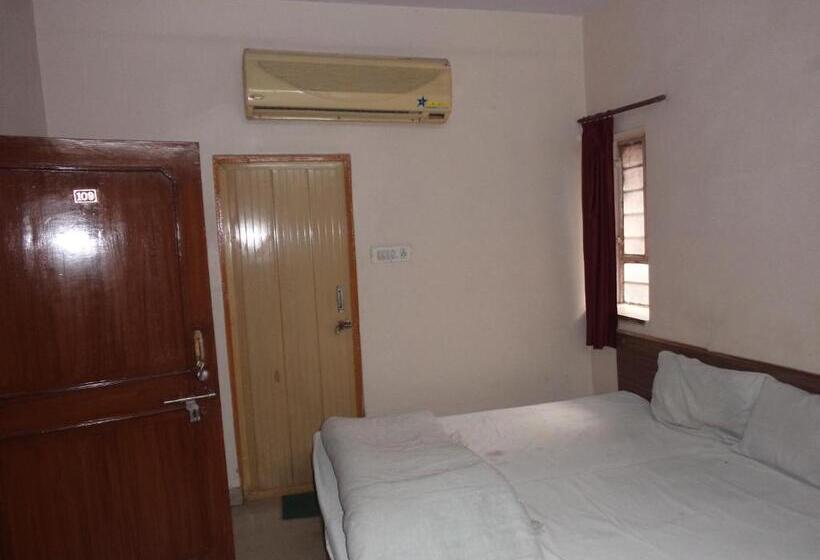 四人标准间, Budget Accommodation Near Station Road