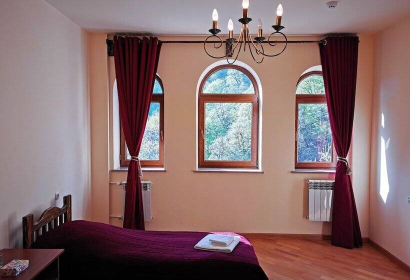 基本四人间, Vanatun Monastery Stay