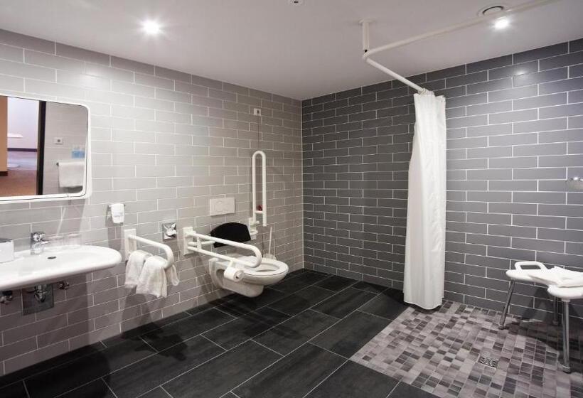 חדר סטנדרט מותאם לאדם עם מוגבלויות, Holiday Inn Express   Saarbrücken, An Ihg