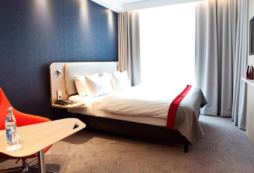 חדר סטנדרט מותאם לאדם עם מוגבלויות, Holiday Inn Express   Saarbrücken, An Ihg