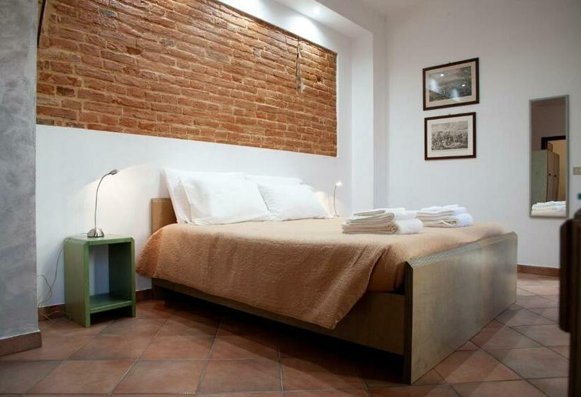 اتاق استاندارد, La Corte