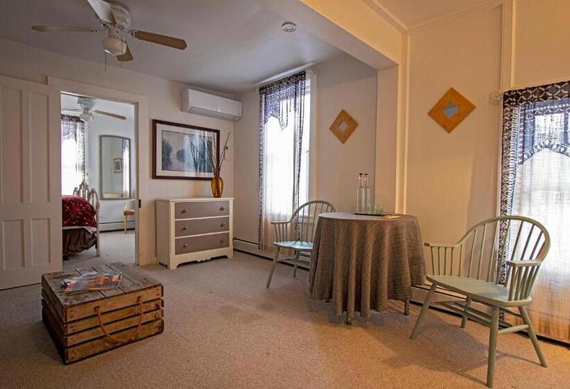 Дом 1 Спальня, The Woodbine Inn
