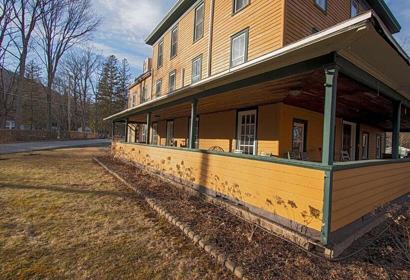 Полулюкс, The Woodbine Inn