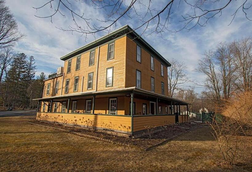 Дом 4 Спальни, The Woodbine Inn