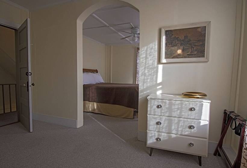 Люкс, The Woodbine Inn