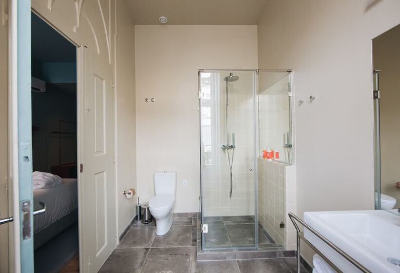 اتاق سوپریور با چشم‌انداز شهر, Esqina Cosmopolitan Lodge