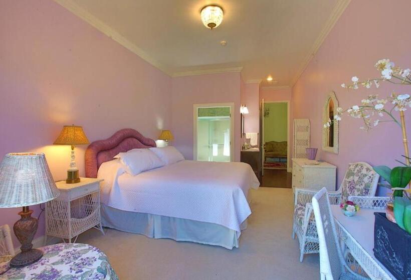 Люкс Кровать Кинг, Inntiquity, A Country Inn