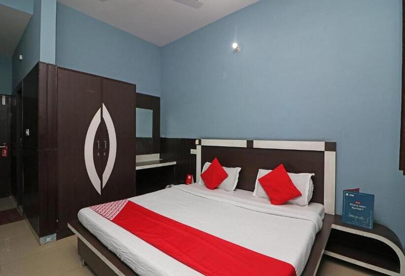 标准三人间, Oyo 29127 Hotel Crown Tower