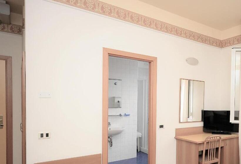 Chambre Triple Classique, Cosmopol