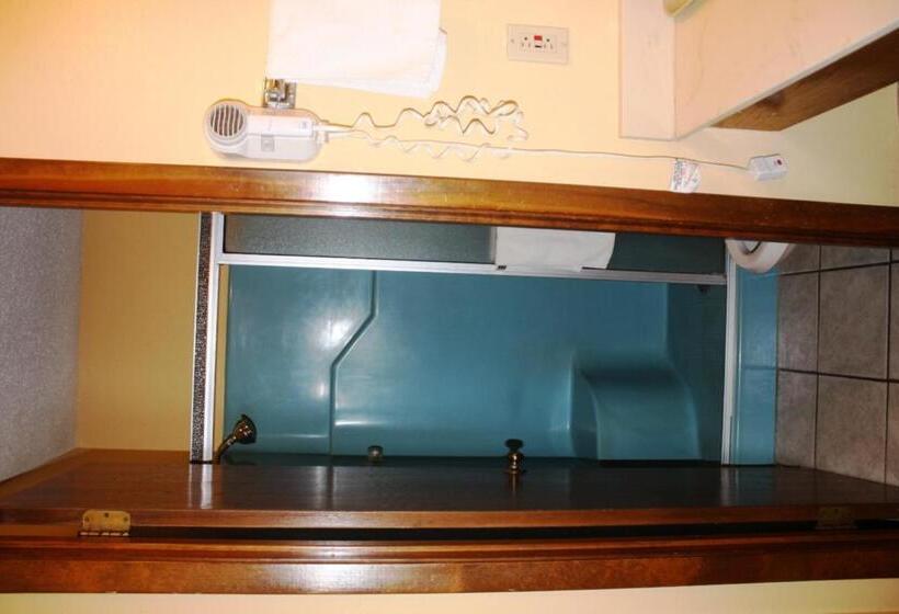 Номер Стандарт, Lake Palestine Motor Inn