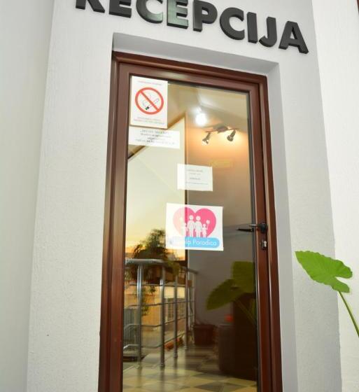 تختخواب در اتاق مشترک, Deltix Apartments