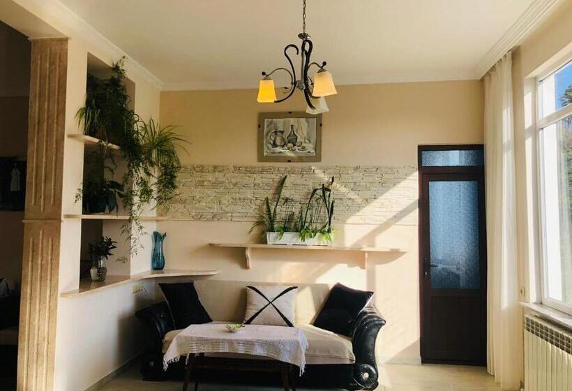 سوییت خانوادگی, Bis A Guesthouse