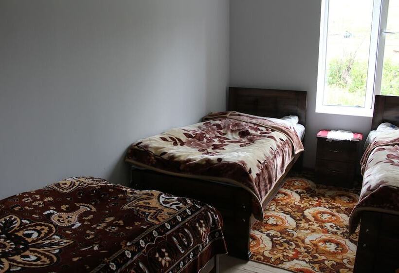 اتاق استاندارد سه نفره, Guesthouse Qaldea