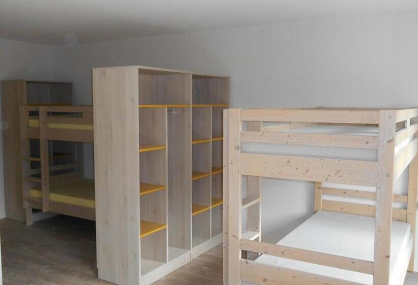 Номер Стандарт Трехместный, Domaine De Maravant   Centre De Vacances