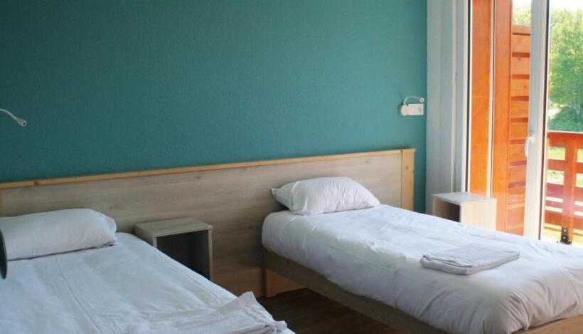 Номер Стандарт Трехместный, Domaine De Maravant   Centre De Vacances