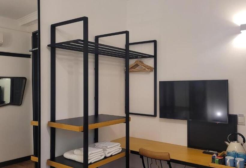 اتاق لوکس, Fauna Montevideo